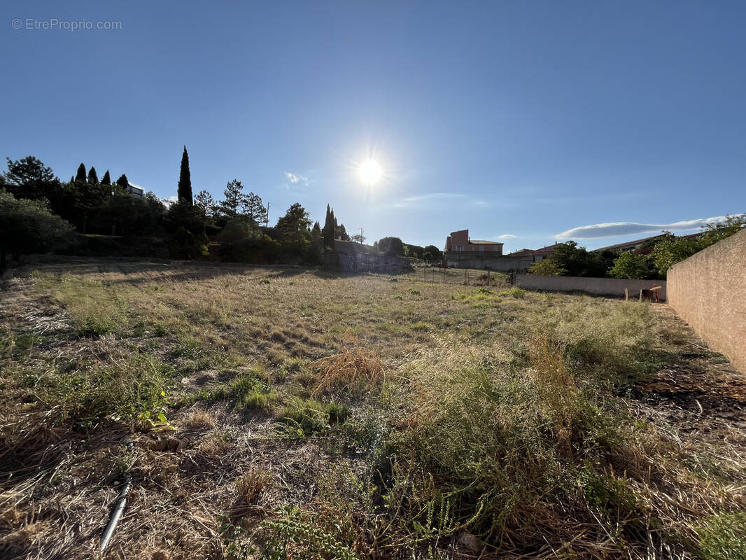 Terrain à AIGUES-VIVES