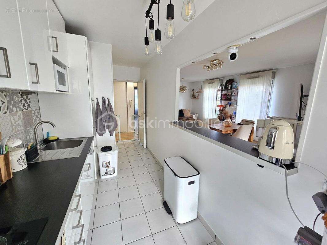 Appartement à VAUJOURS