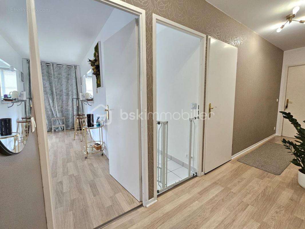 Appartement à VAUJOURS