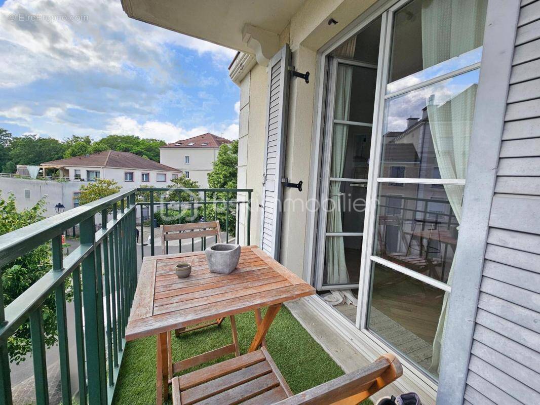 Appartement à VAUJOURS