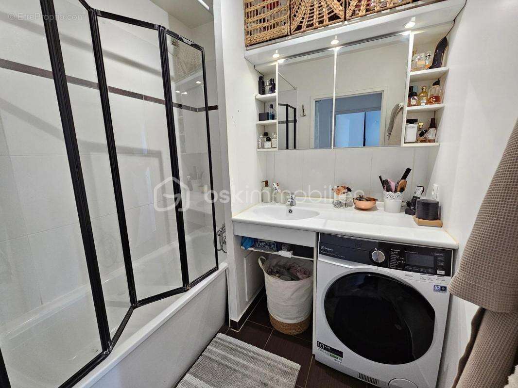 Appartement à VAUJOURS