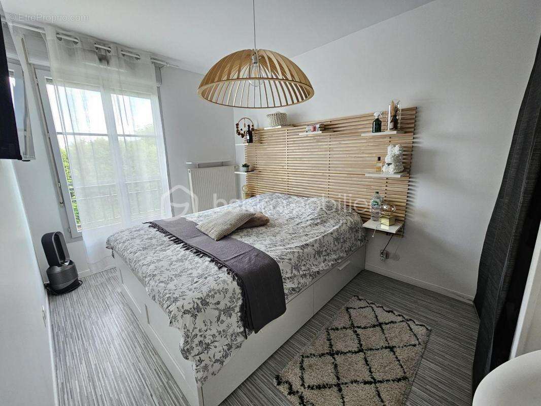 Appartement à VAUJOURS