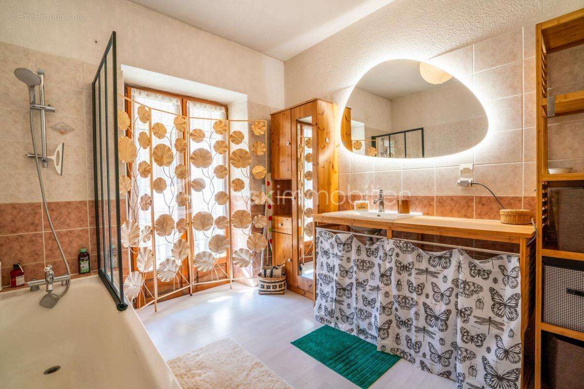 Appartement à DINGY-SAINT-CLAIR