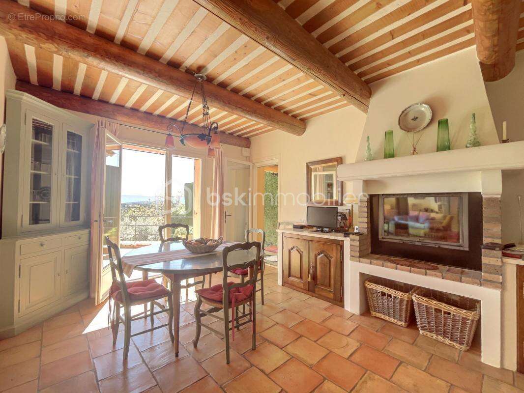 Maison à ROUSSILLON