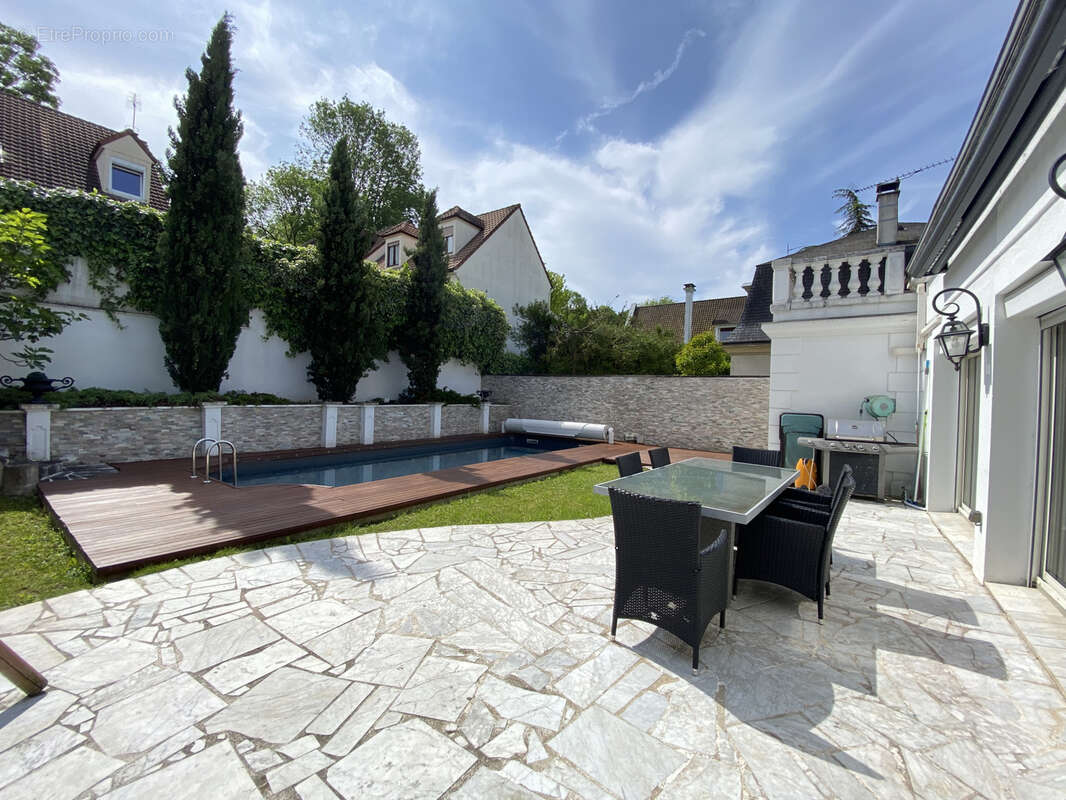 Maison à CHENNEVIERES-SUR-MARNE