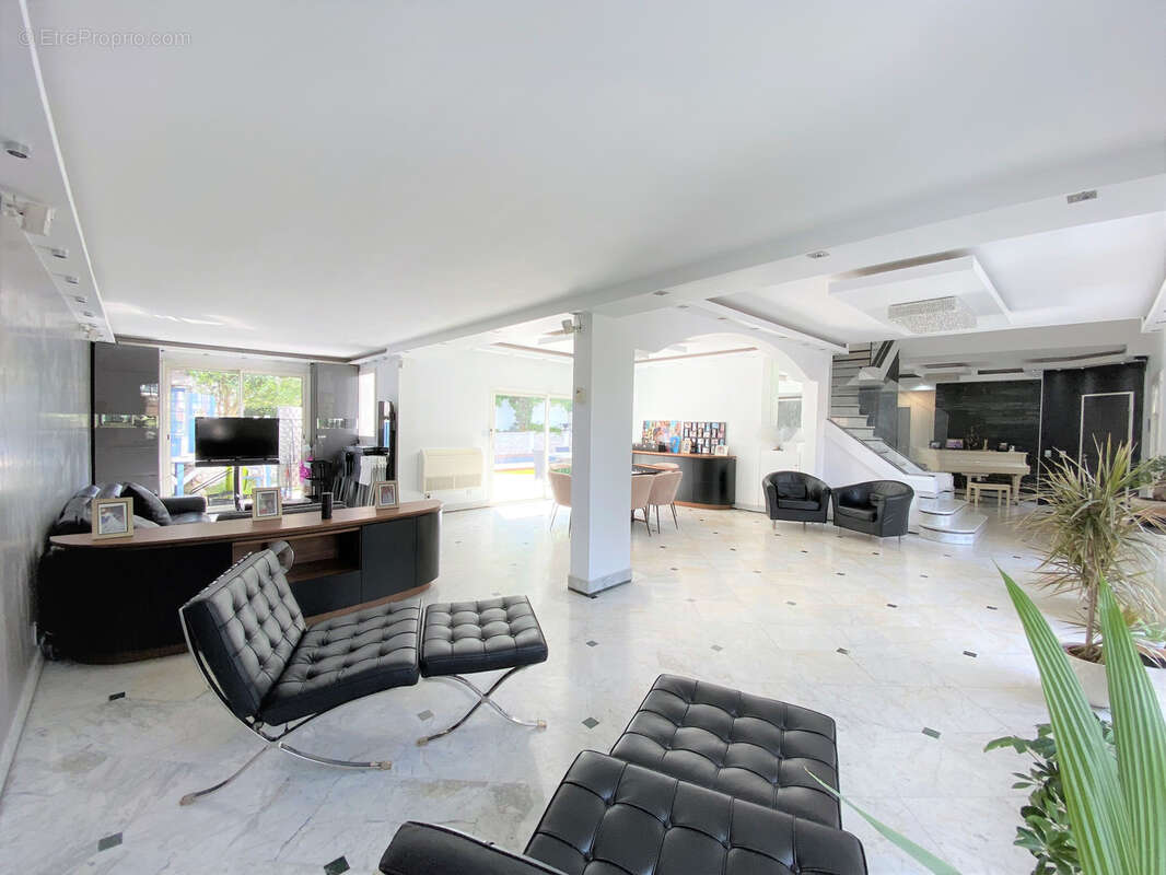 Maison à CHENNEVIERES-SUR-MARNE