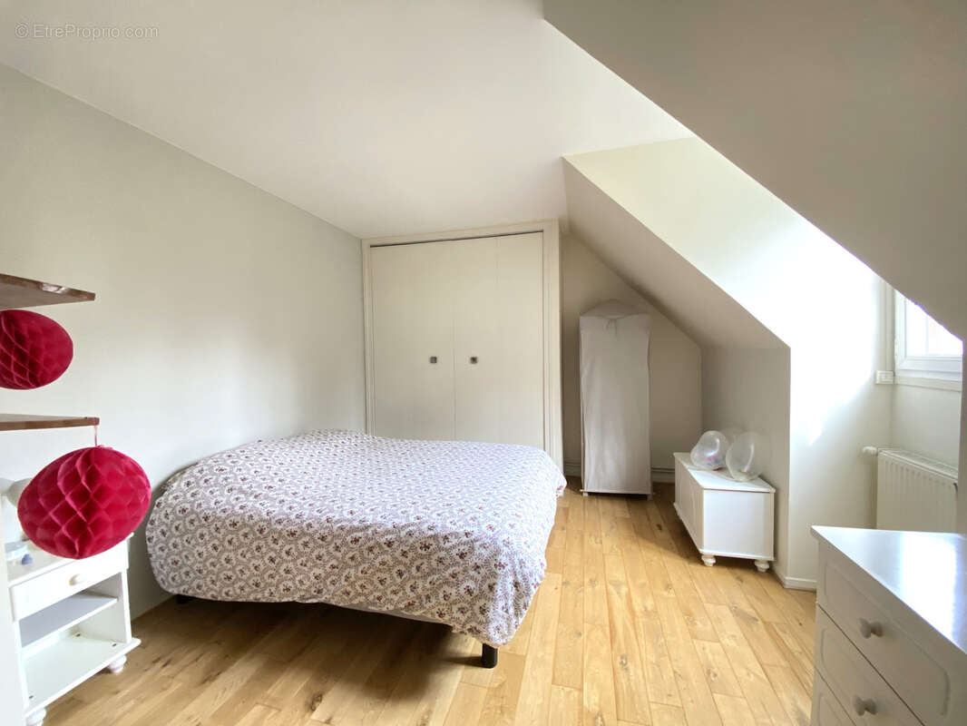 Maison à CHENNEVIERES-SUR-MARNE