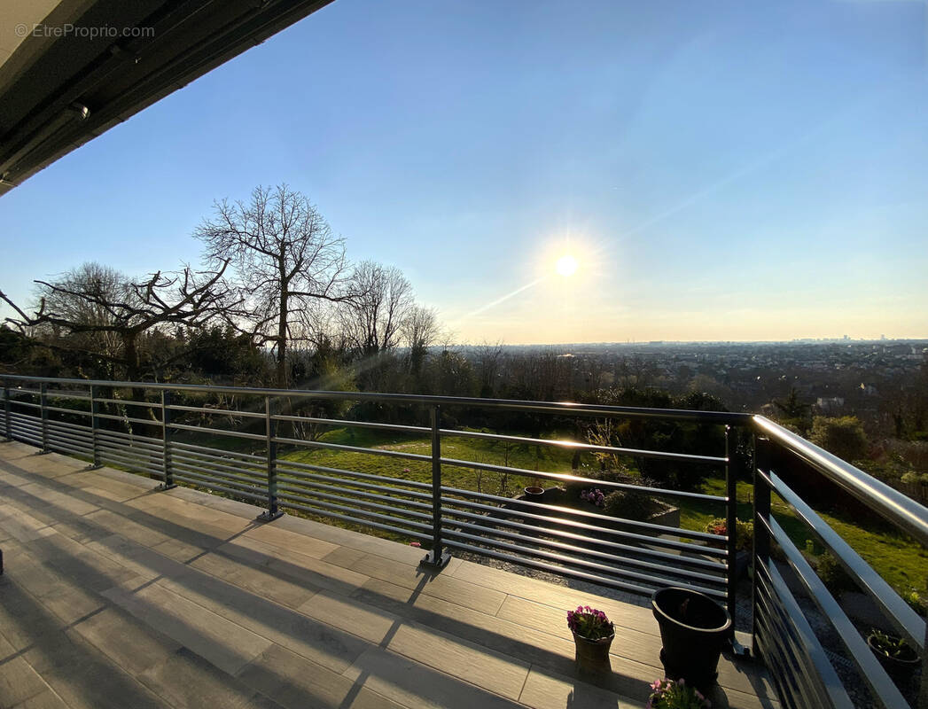 Maison à CHENNEVIERES-SUR-MARNE