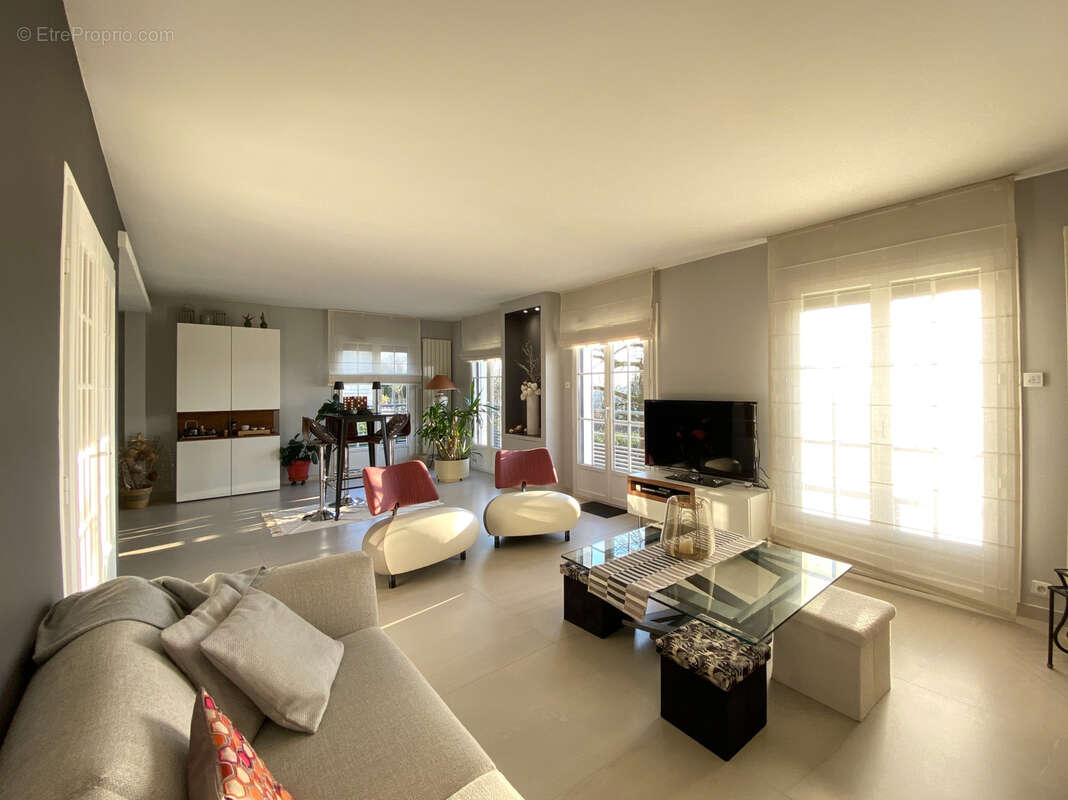 Maison à CHENNEVIERES-SUR-MARNE