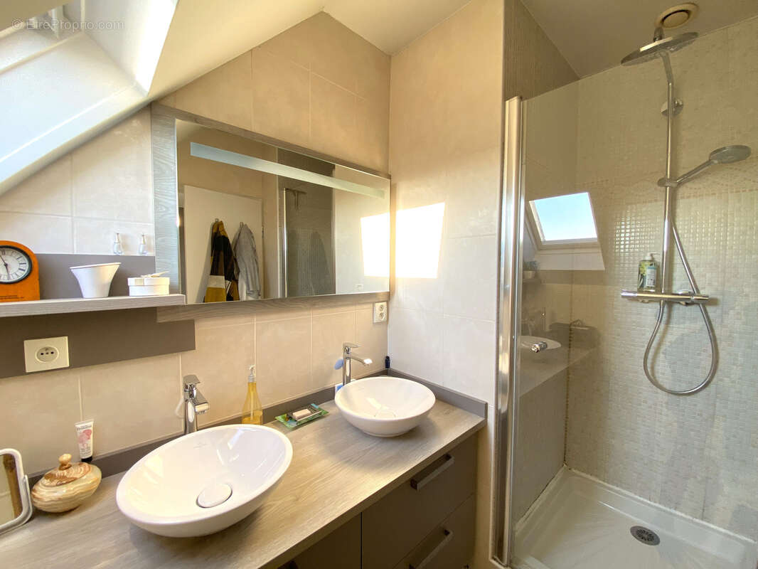 Maison à CHENNEVIERES-SUR-MARNE