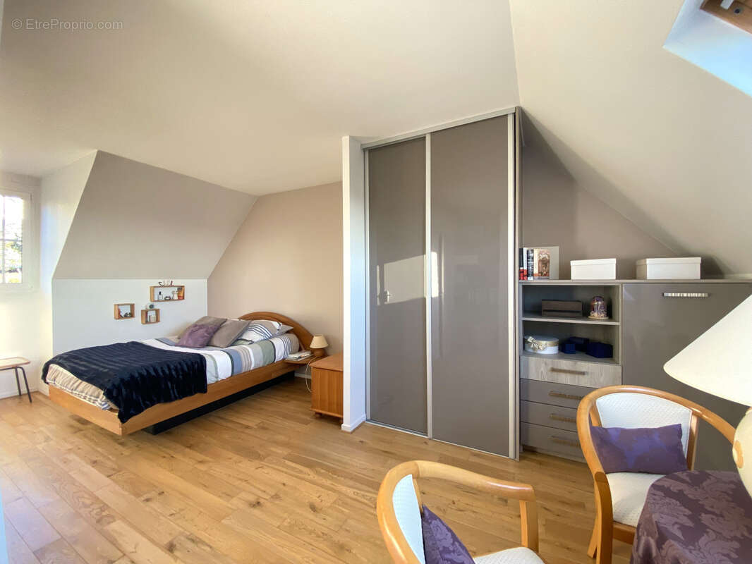 Maison à CHENNEVIERES-SUR-MARNE