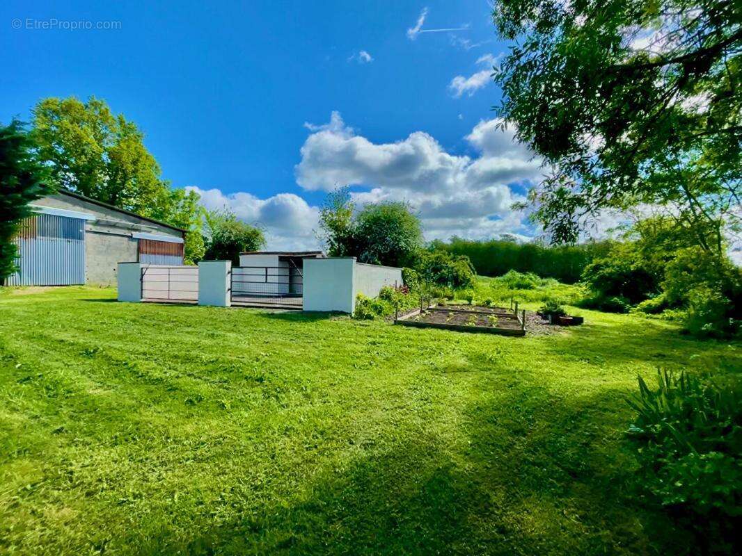 Maison à SAINT-HILAIRE-DES-LOGES