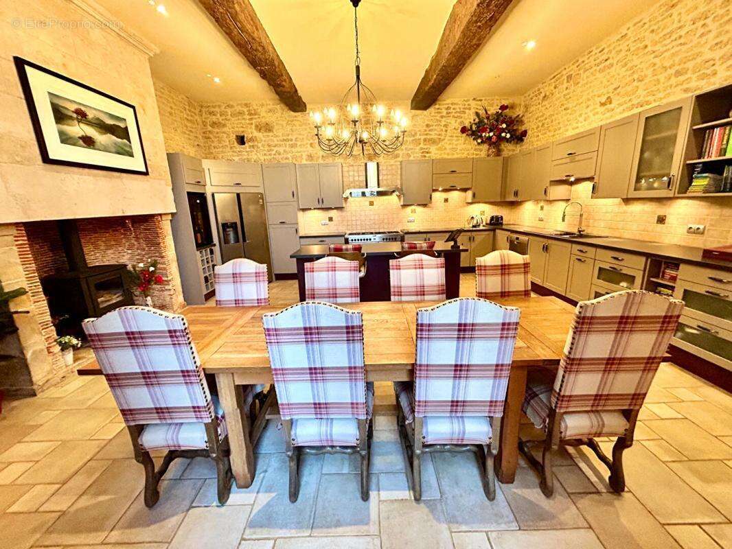 Maison à SAINT-HILAIRE-DES-LOGES