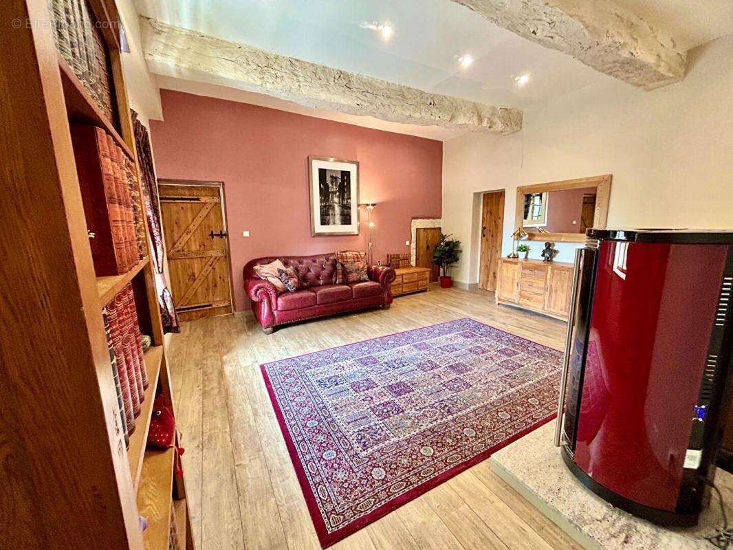 Maison à SAINT-HILAIRE-DES-LOGES