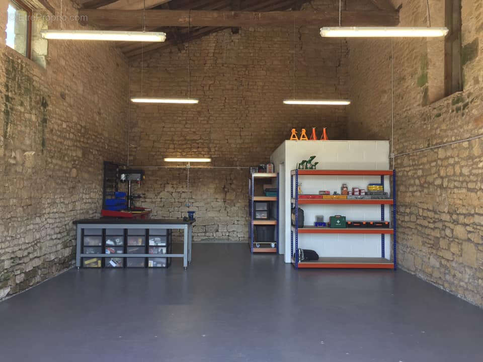 Maison à SAINT-HILAIRE-DES-LOGES