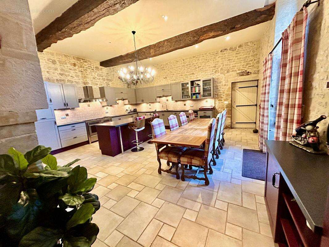 Maison à SAINT-HILAIRE-DES-LOGES