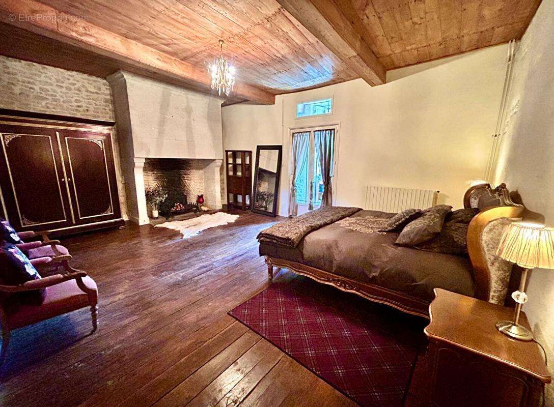 Maison à SAINT-HILAIRE-DES-LOGES