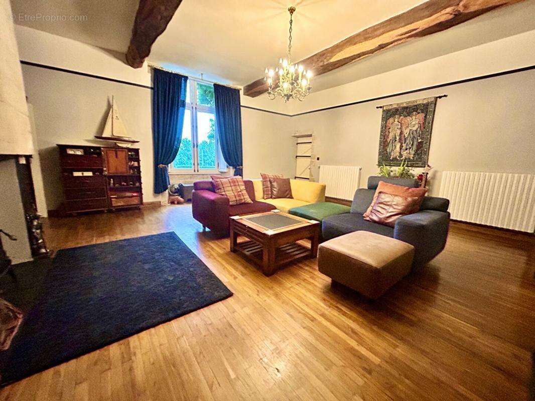 Maison à SAINT-HILAIRE-DES-LOGES