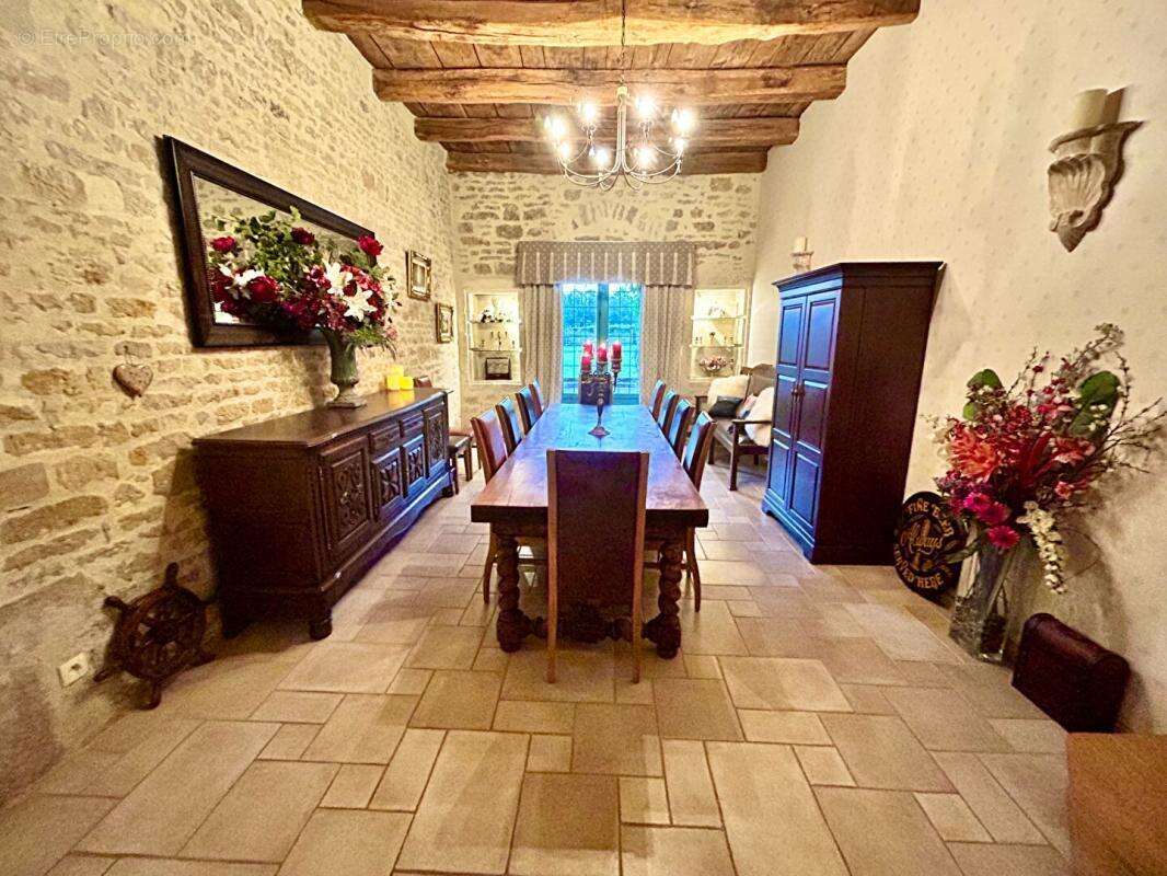 Maison à SAINT-HILAIRE-DES-LOGES