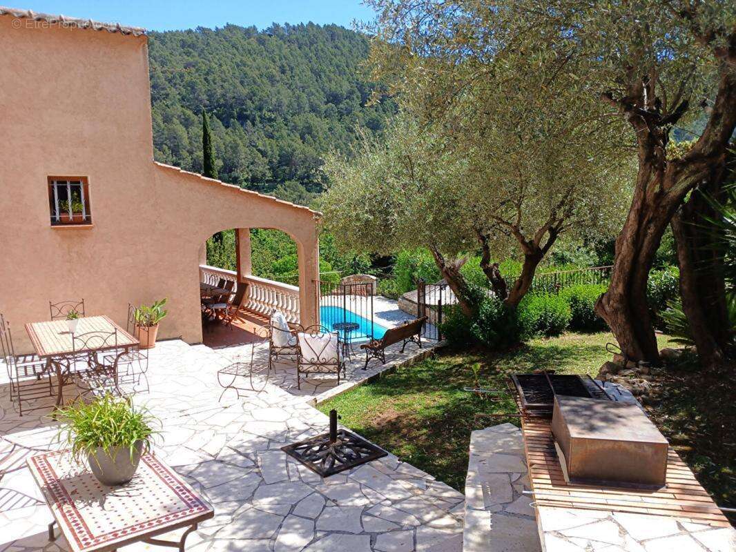 Maison à SOLLIES-TOUCAS