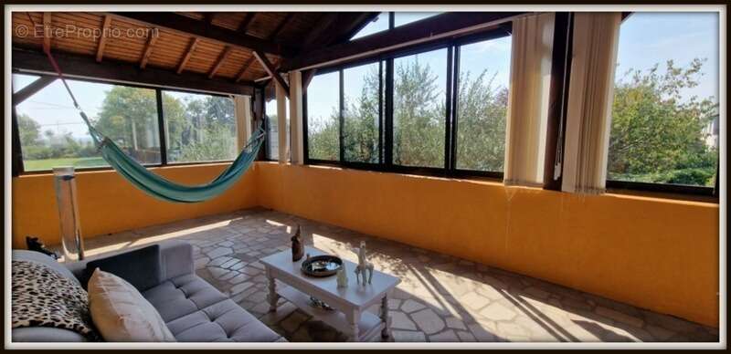 Maison à VARENNES-LES-MACON