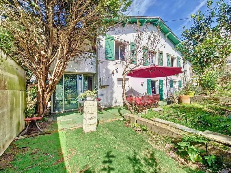 Commerce à SAINT-JEAN-DE-LUZ