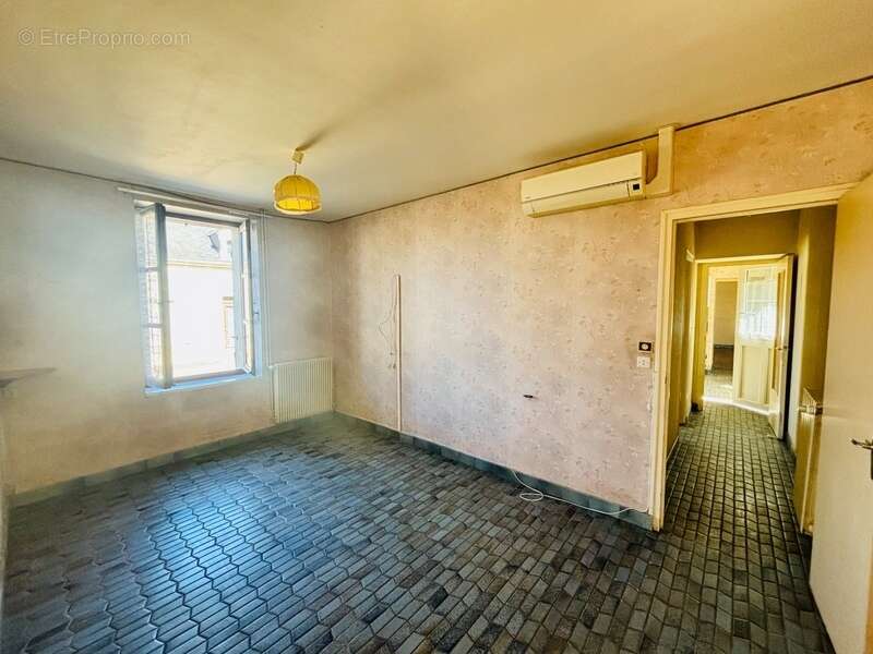 Maison à FONTAINE-GUERIN