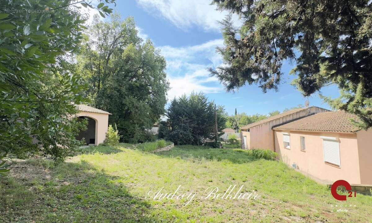 Maison à CRUVIERS-LASCOURS