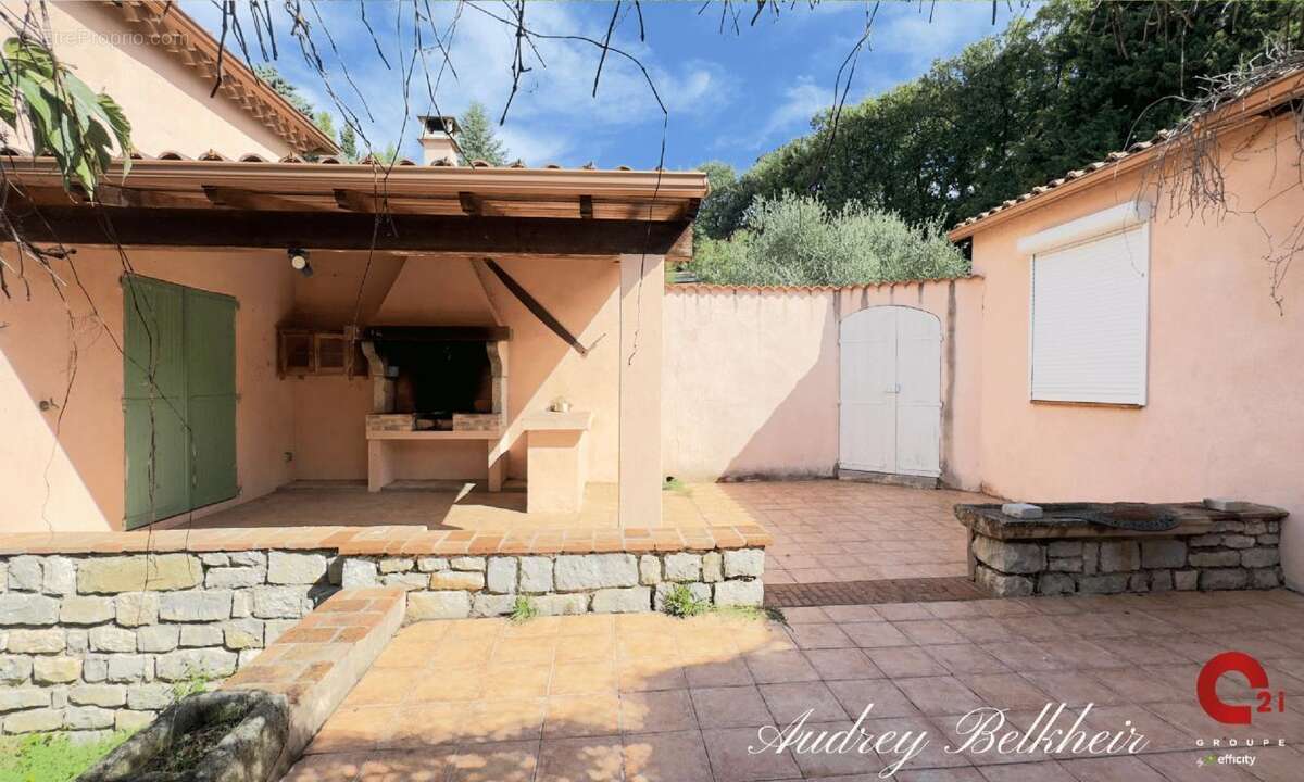 Maison à CRUVIERS-LASCOURS