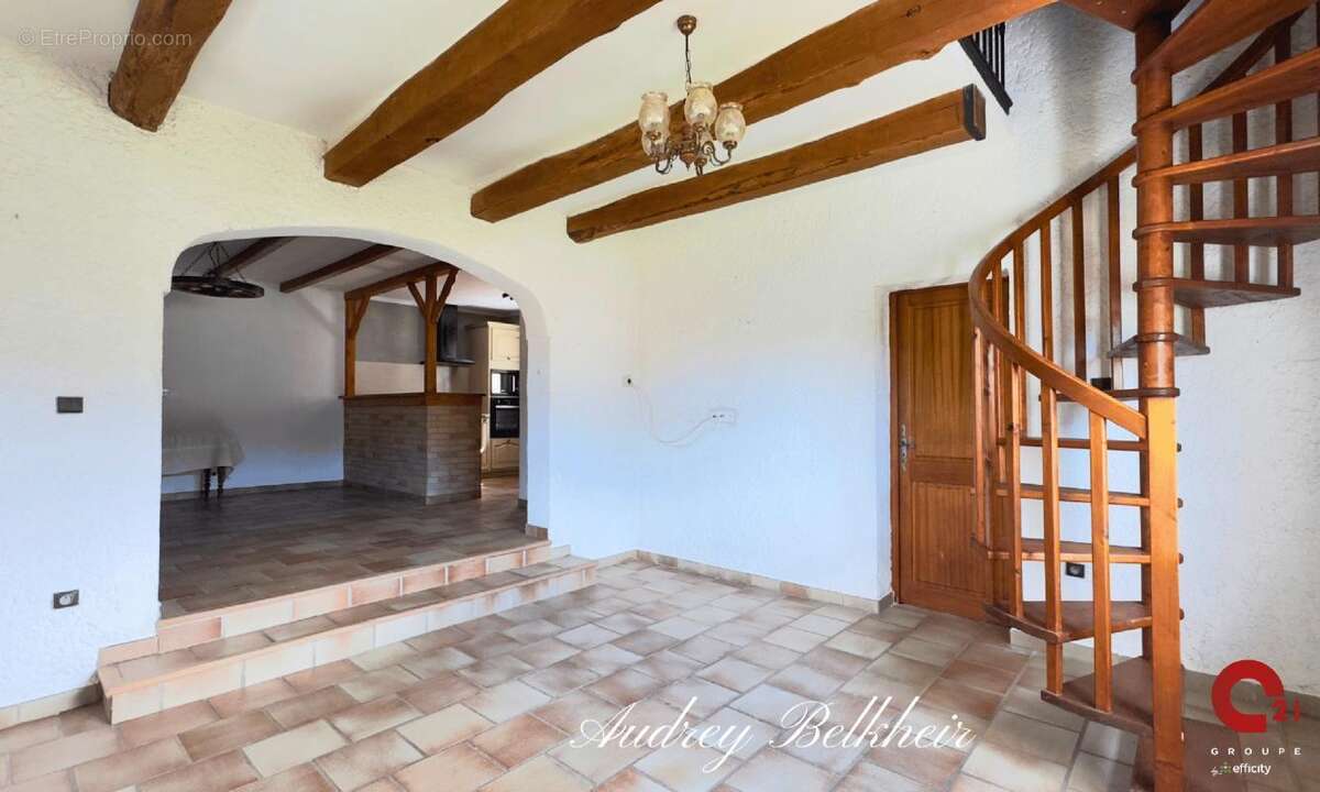 Maison à CRUVIERS-LASCOURS