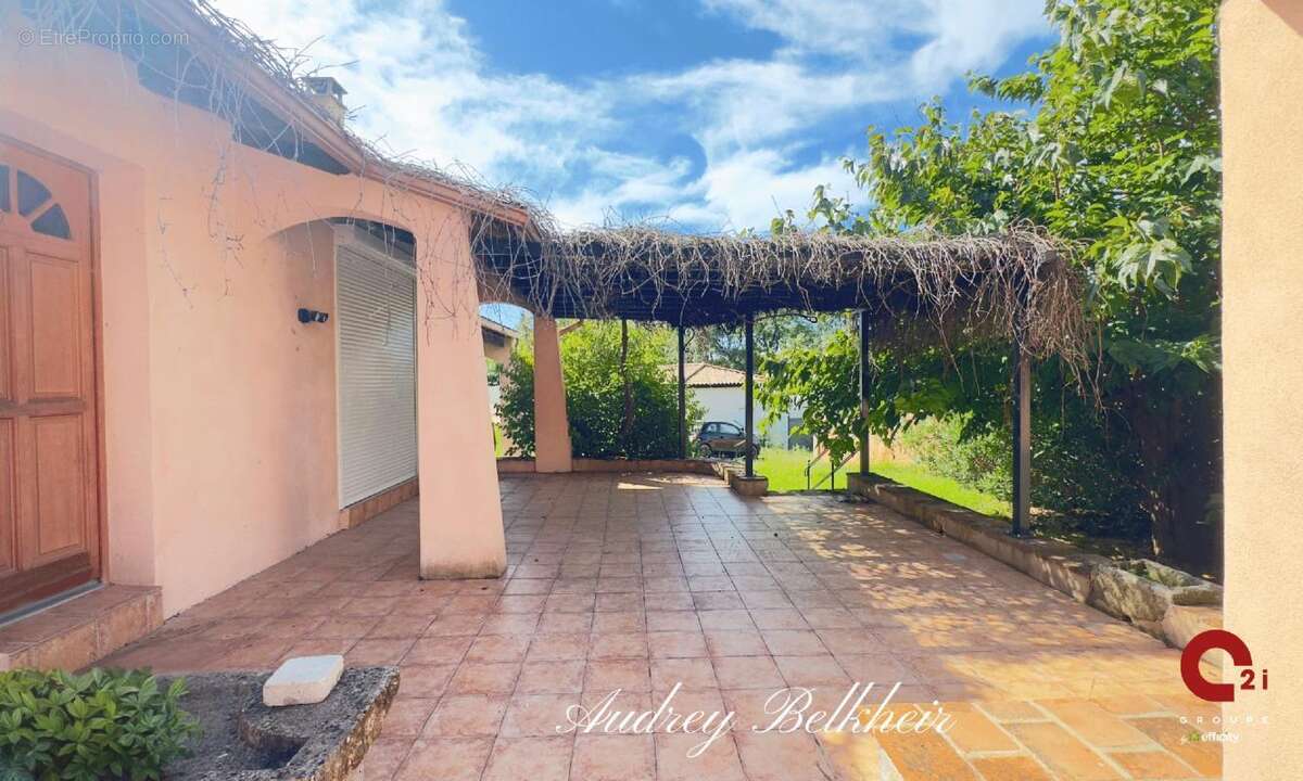 Maison à CRUVIERS-LASCOURS