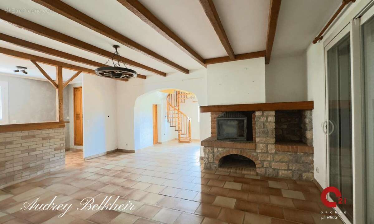 Maison à CRUVIERS-LASCOURS