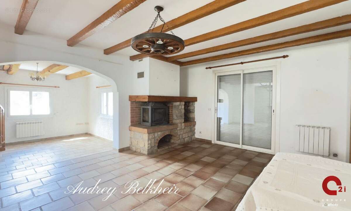 Maison à CRUVIERS-LASCOURS