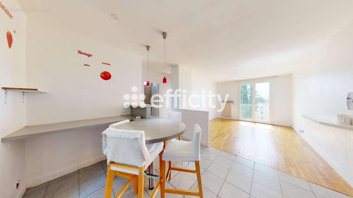 Appartement à GENAY