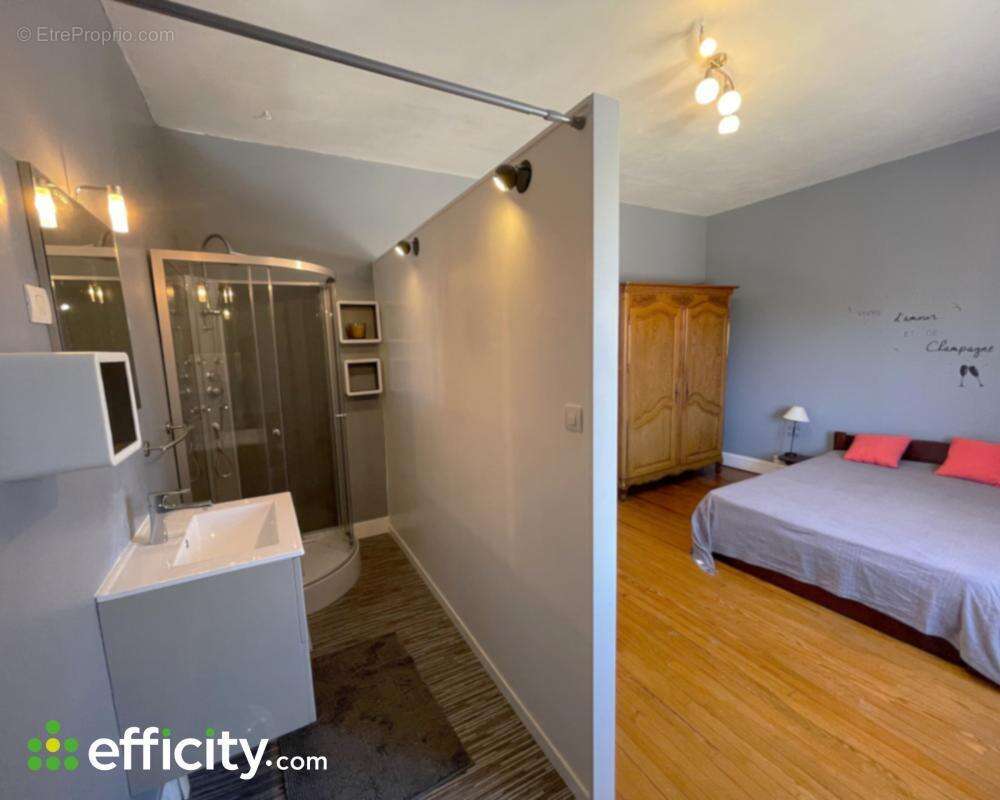 Maison à LES EGLISOTTES-ET-CHALAURES