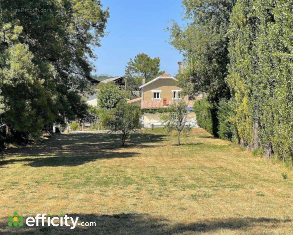Maison à LES EGLISOTTES-ET-CHALAURES