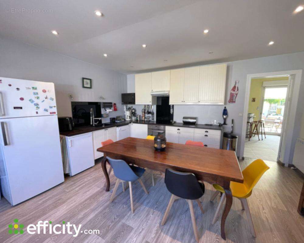 Maison à LES EGLISOTTES-ET-CHALAURES