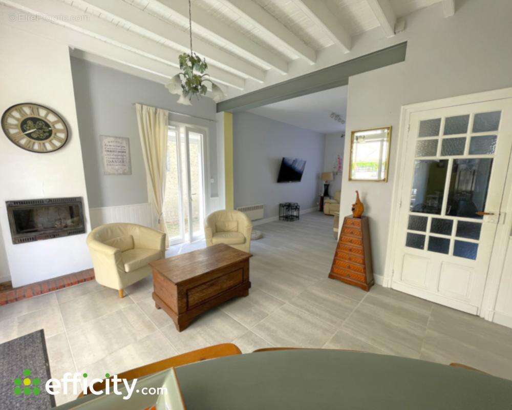 Maison à LES EGLISOTTES-ET-CHALAURES