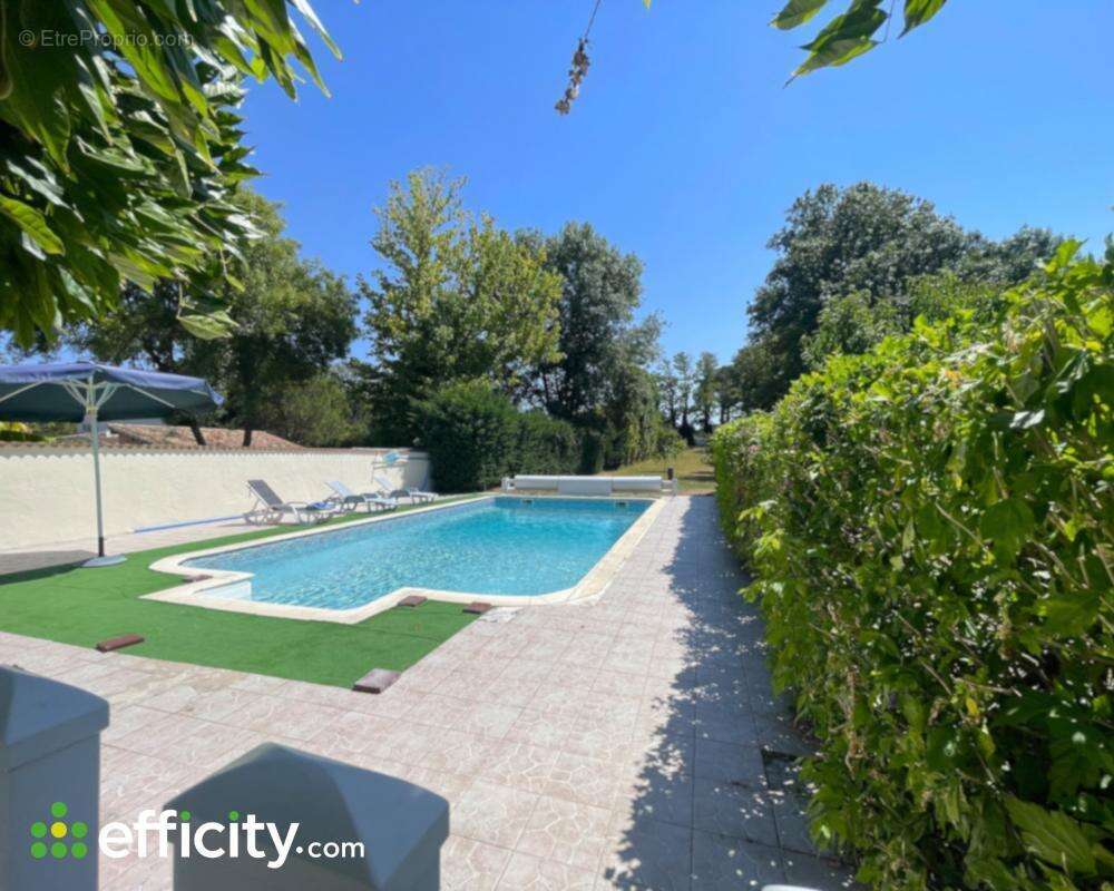 Maison à LES EGLISOTTES-ET-CHALAURES