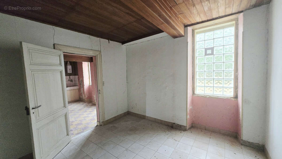 Maison à LES SALLES-DE-CASTILLON