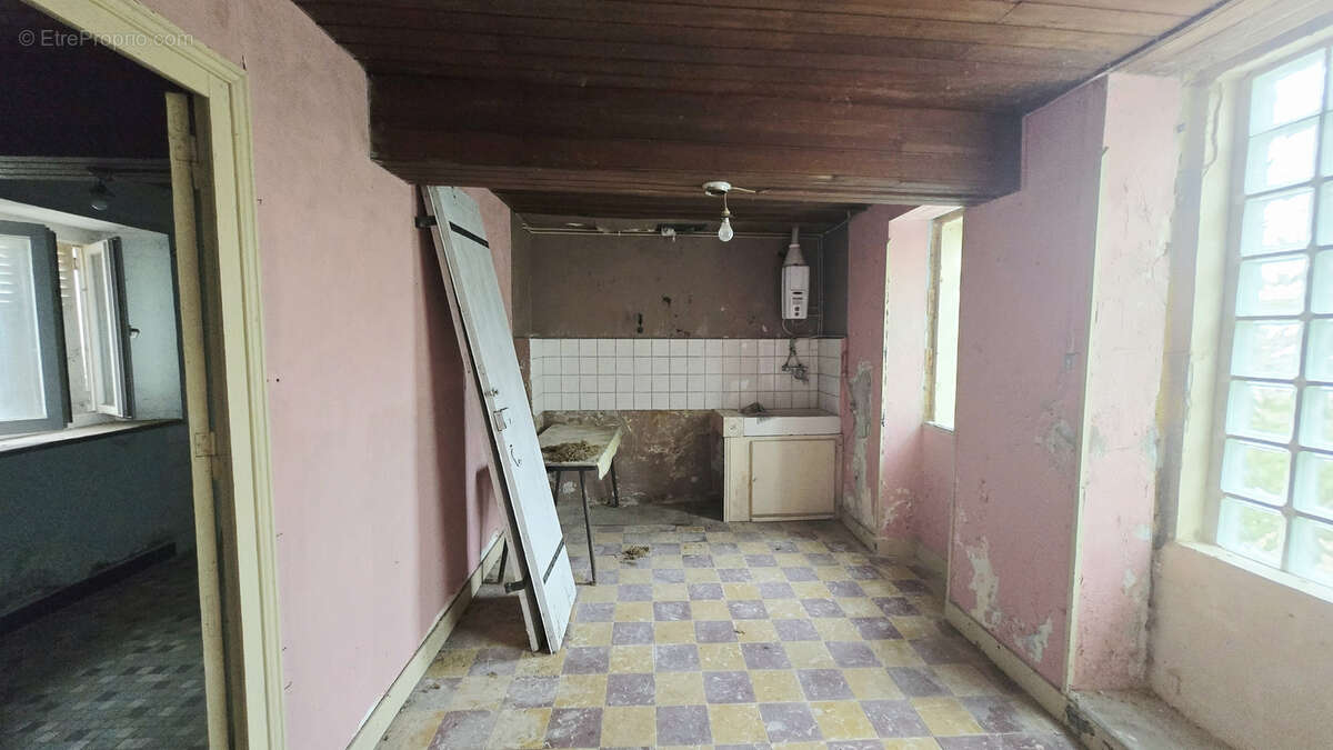 Maison à LES SALLES-DE-CASTILLON