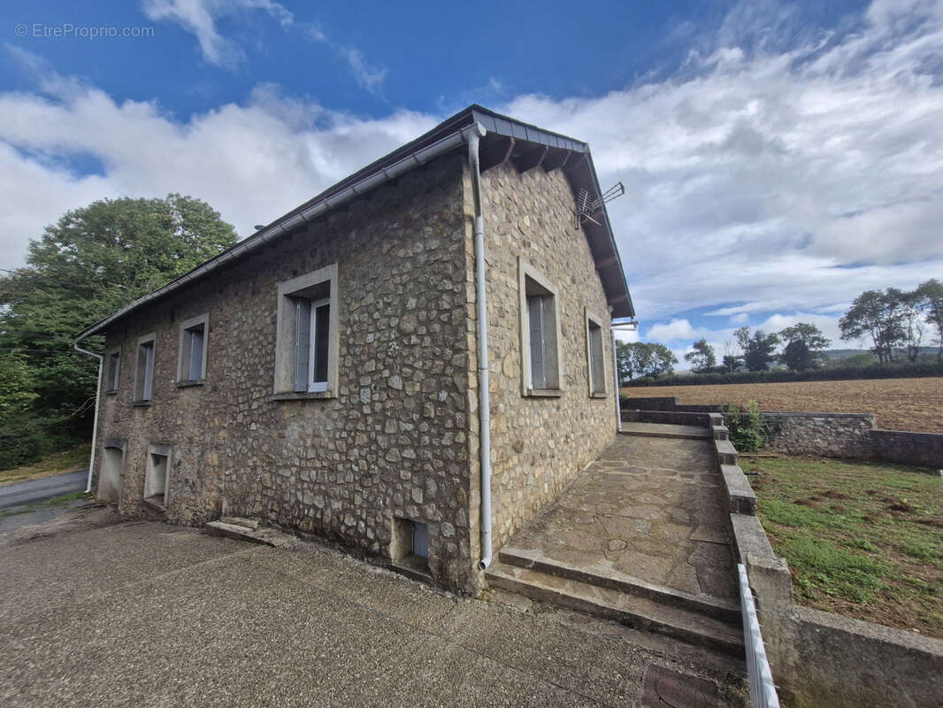 Maison à CASTANET-LE-HAUT