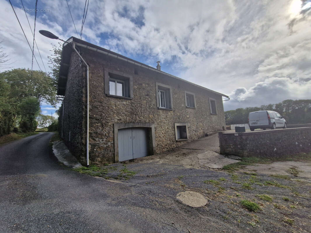 Maison à CASTANET-LE-HAUT