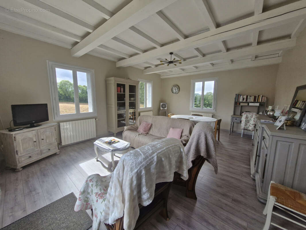 Maison à CASTANET-LE-HAUT