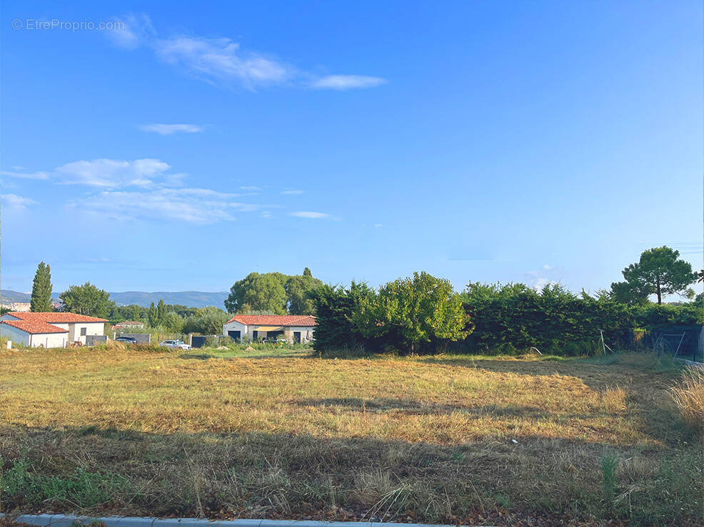 Terrain à MONTELIMAR