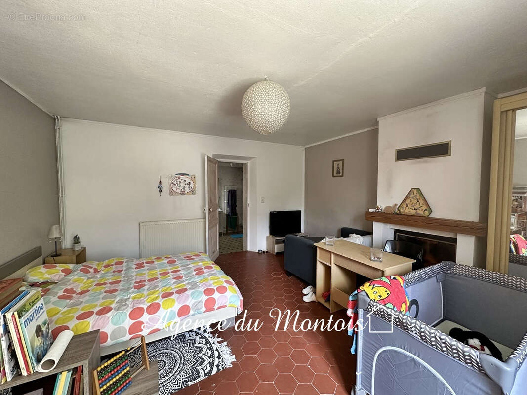 Maison à MONTEREAU-FAULT-YONNE