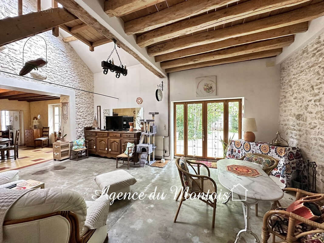 Maison à MONTEREAU-FAULT-YONNE