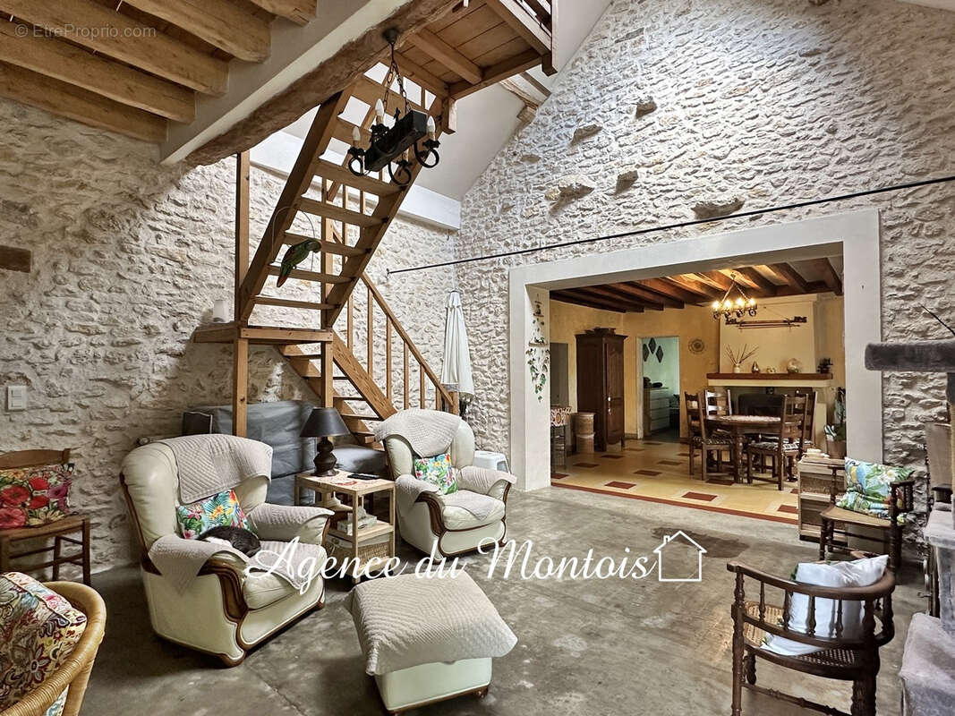 Maison à MONTEREAU-FAULT-YONNE