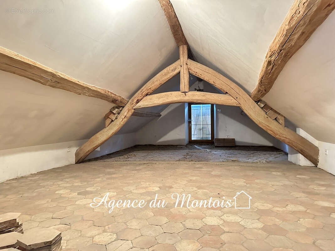 Maison à MONTEREAU-FAULT-YONNE