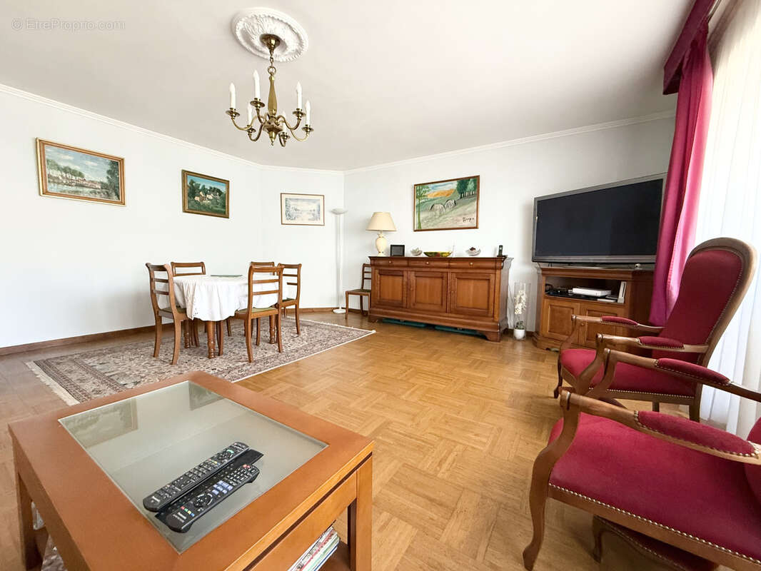 Appartement à COURBEVOIE